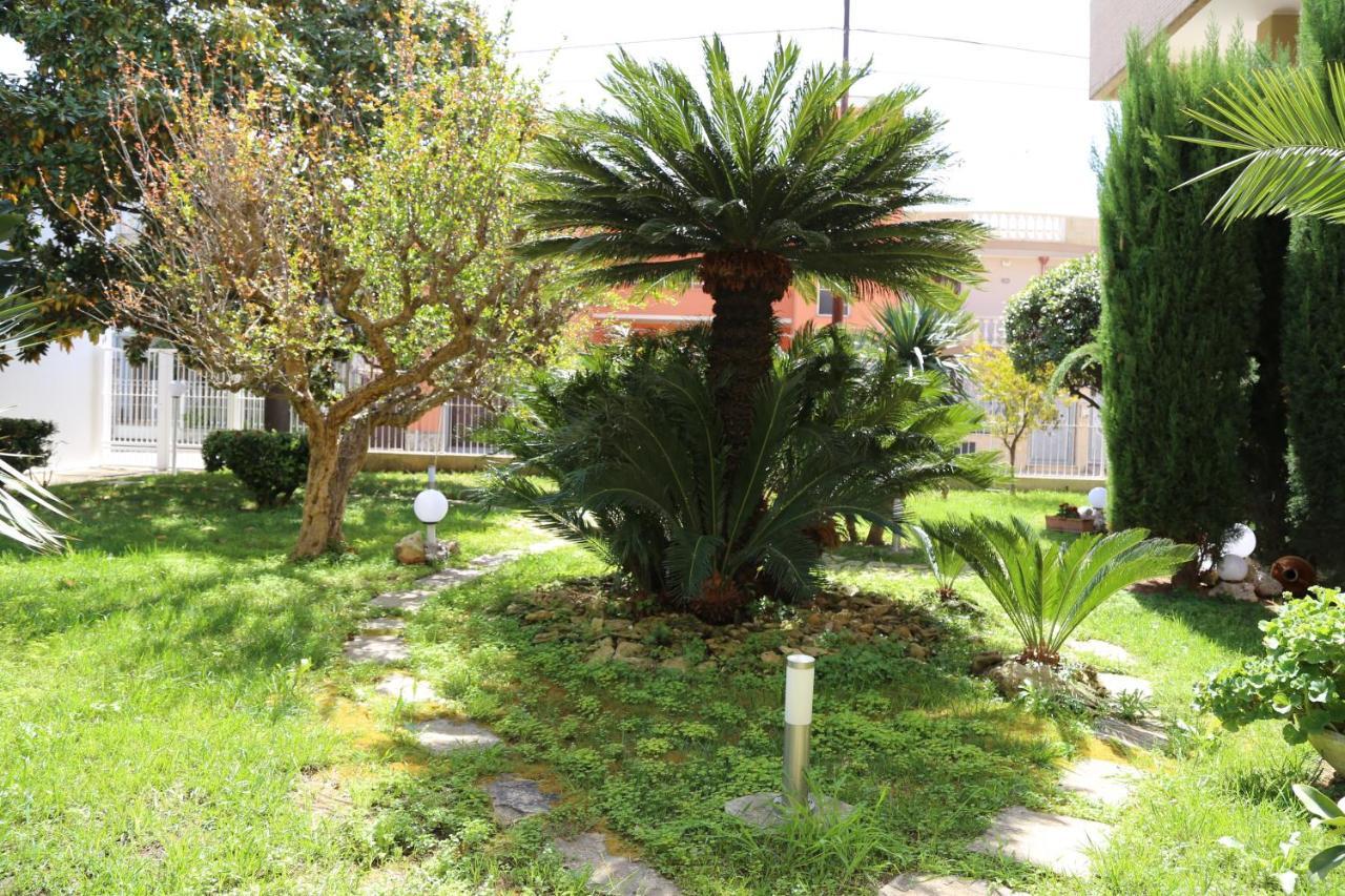 Bed and Breakfast Viro House Squinzano Exterior foto